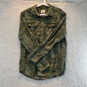 Marc Ecko Cut & Sew Green Camo Button Up Shirt Men’s Large Streetwear Field